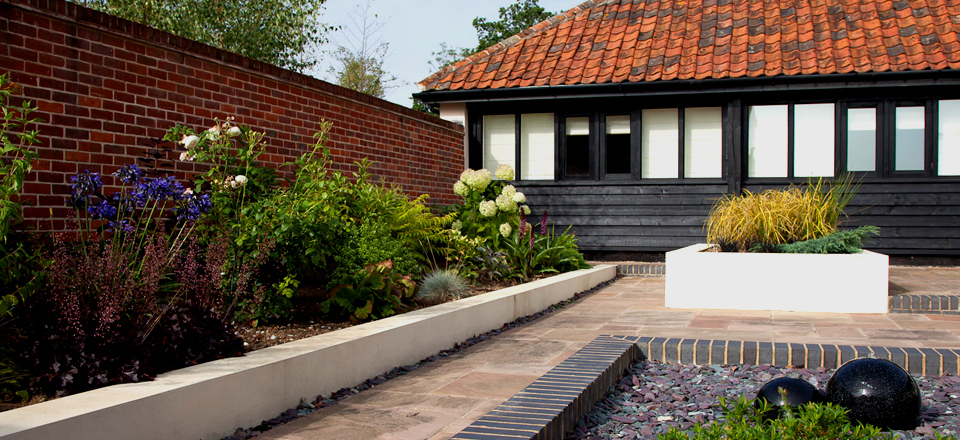 C Contemporary Courtyard Garden Norfolk